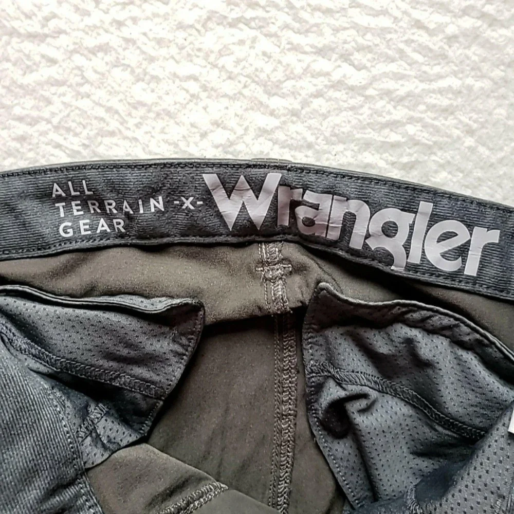 Wrangler Cargo Shorts Mens 31 Green All Terrain Gear 10 Inseam Travel Hiking